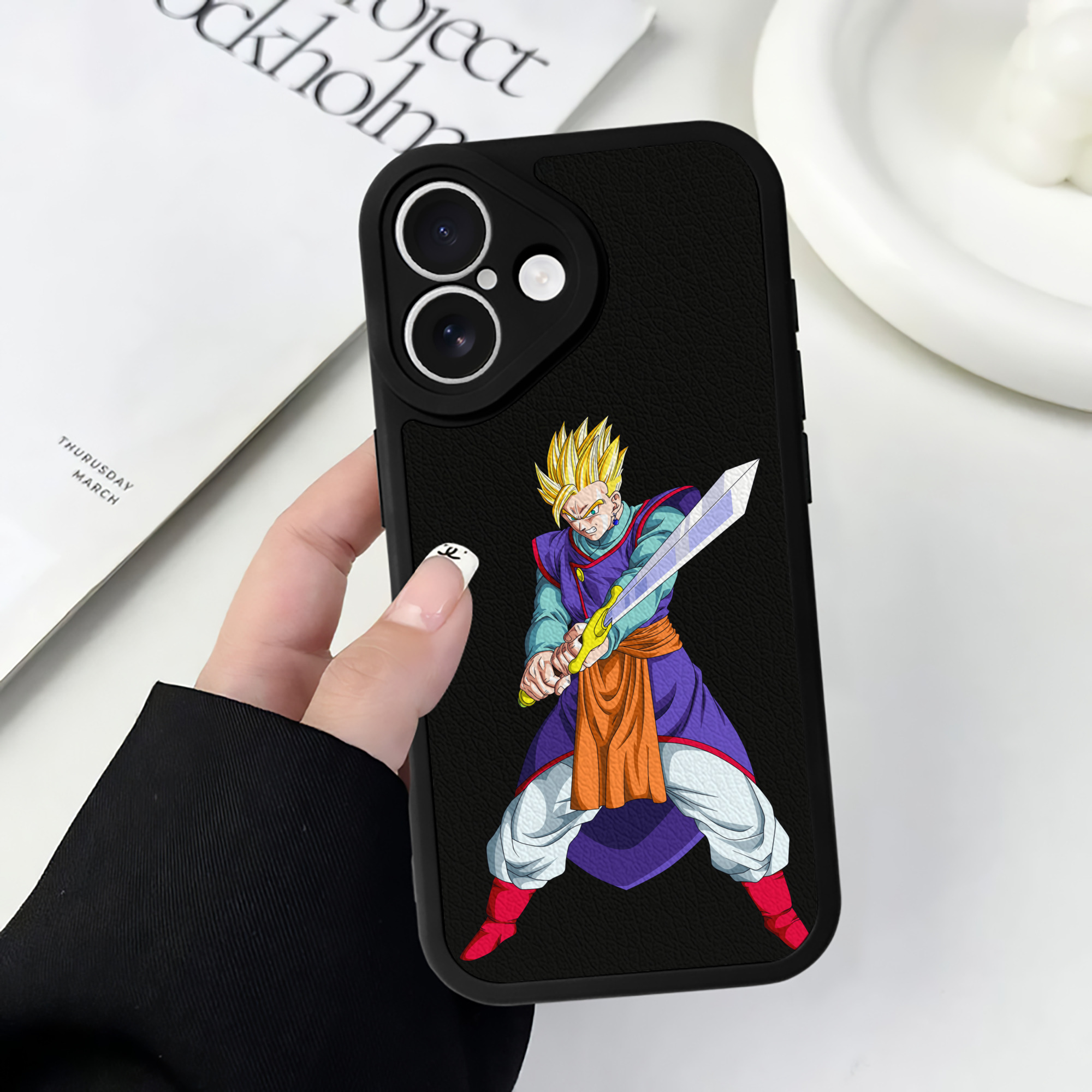 （画像用） ドラゴンボール 孫 悟飯（そんごはん）DRAGON BALL Son Gohan 【iPhone 16シリーズ対応】シリコンスマホケース（レザー調） 材質：シリコン